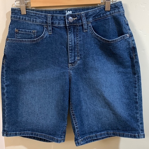 Riders by Lee Pants - BOGO SALE! 🎉🥳 Lee Riders Midrise Short - Medium Wash - Women's 10 - Western